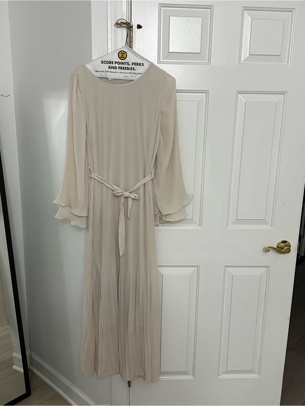 Elegant Cream Pleated Long Sleeve Maxi Dress